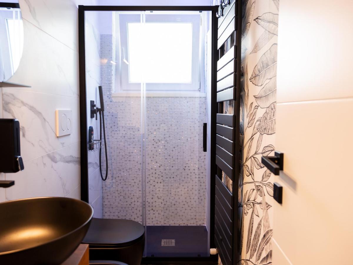 Como Holiday Home Appartamento Business Exterior foto