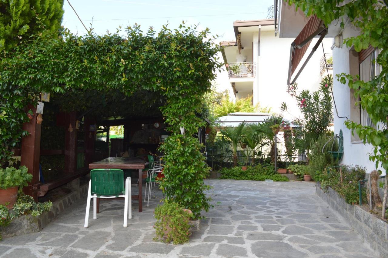 Como Holiday Home Appartamento Business Exterior foto